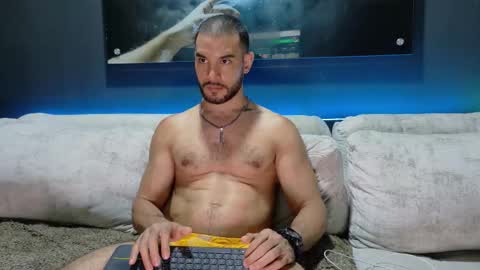 CRHISTIAN online show from October 31, 2025, 4:02 am