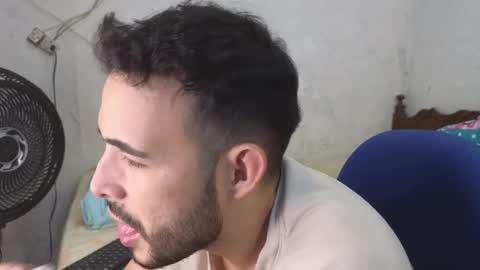 Snapshot of cris_simons chatting on December 6, 2024, 12:12 am cris_simons online show from December 6, 2024, 12:12 am