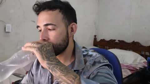 Snapshot of cris_simons chatting on December 15, 2024, 3:24 am cris_simons online show from December 15, 2024, 3:24 am