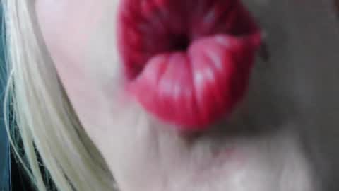 Snapshot of crislingery_doll chatting on February 1, 2025, 11:21 am crislingery_doll online show from February 1, 2025, 11:21 am