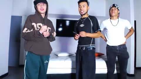 crismens online show from October 28, 2025, 12:41 pm