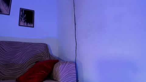 criss_zuri online show from April 7, 2026, 12:27 pm