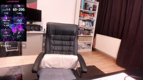 Snapshot of crissnight chatting on December 11, 2024, 2:44 pm Twitter Christinne p online show from December 11, 2024, 2:44 pm