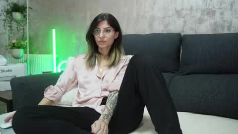 crissy_love online show from February 8, 2025, 9:46 pm