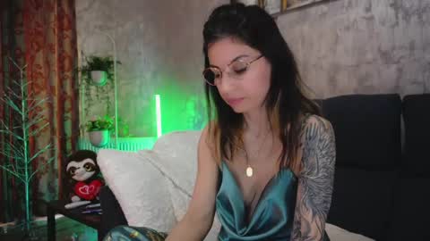 crissy_love online show from February 18, 2025, 7:43 am
