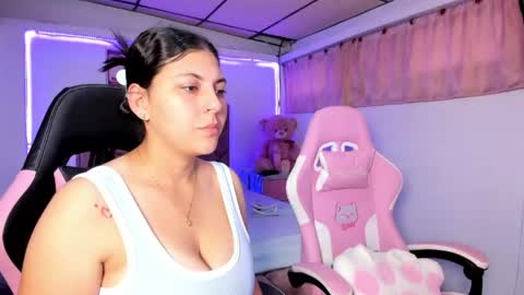 cristal_smith20 online show from June 5, 2026, 11:38 am