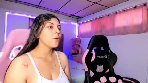cristal_smith20 online show from June 9, 2026, 2:50 pm