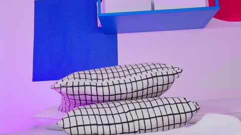 Nicole  Connection time 220pm-910pmCol online show from November 22, 2025, 7:46 pm