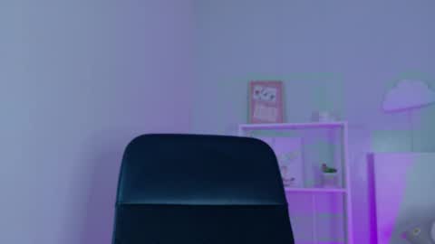 Nicole  Connection time 220pm-910pmCol online show from December 20, 2025, 7:43 pm