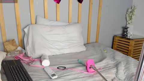 Cristal Cute  online show from February 23, 2025, 5:29 pm