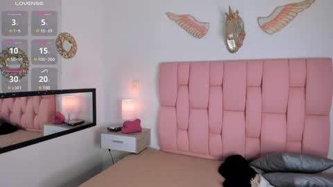 Snapshot of cristalmunez chatting on February 5, 2025, 1:00 pm cristal online show from February 5, 2025, 1:00 pm