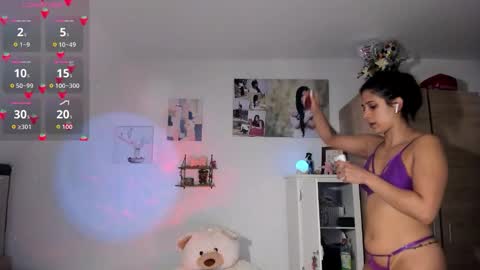 Snapshot of cristalmunez chatting on September 22, 2025, 12:29 pm cristal online show from September 22, 2025, 12:29 pm