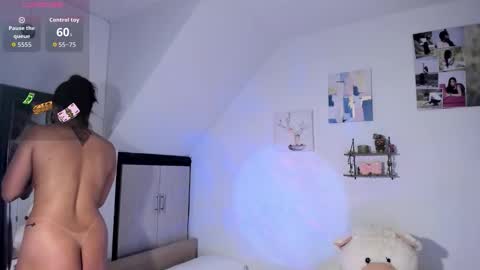 Snapshot of cristalmunez chatting on October 13, 2025, 1:00 pm cristal online show from October 13, 2025, 1:00 pm