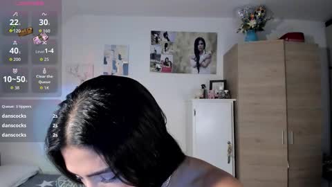 Snapshot of cristalmunez chatting on October 22, 2025, 2:17 pm cristal online show from October 22, 2025, 2:17 pm