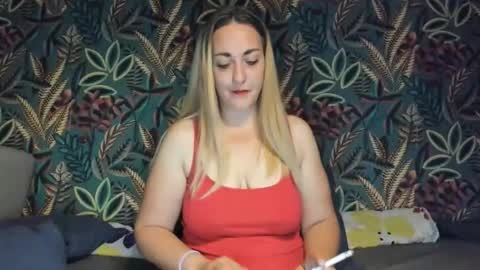 Snapshot of cristinnna chatting on November 2, 2025, 5:43 am Cristina online show from November 2, 2025, 5:43 am