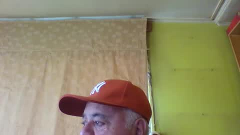 Snapshot of crmperez chatting on February 25, 2026, 8:40 pm crmperez online show from February 25, 2026, 8:40 pm
