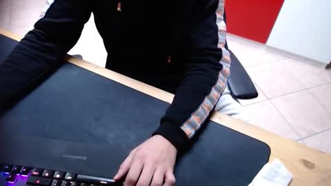 crocken_bisc online show from February 5, 2026, 3:16 pm