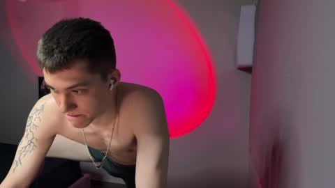 cronck52 online show from April 16, 2026, 9:39 pm