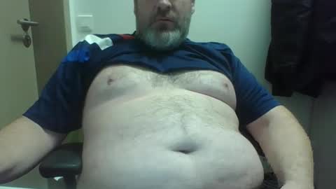 Snapshot of crouch1 chatting on October 29, 2025, 11:12 am Crouch1 online show from October 29, 2025, 11:12 am