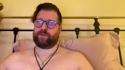 crouchendtiger online show from November 5, 2025, 12:21 am