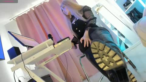 Cruel Siren online show from October 10, 2025, 6:34 am