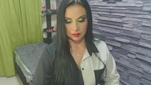 cruela_deviil online show from December 6, 2024, 9:46 pm