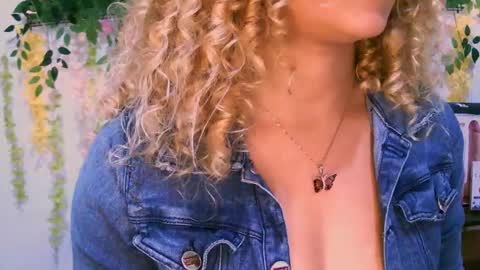 crysrus online show from March 7, 2025, 2:36 am