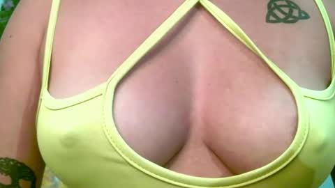 crysrus online show from April 15, 2026, 1:01 am