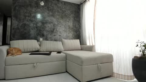 Cryss online show from November 16, 2025, 9:31 pm