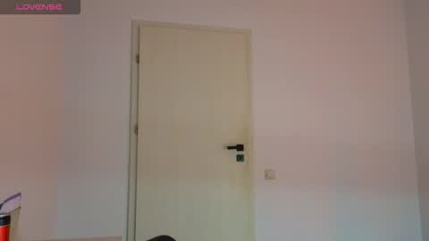 Crys online show from October 8, 2025, 8:06 pm