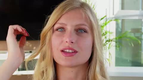 Crystal online show from February 12, 2026, 5:19 pm