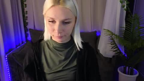 crystal_hanna online show from November 20, 2025, 2:01 am