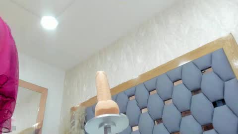 crystal_sm online show from April 10, 2026, 3:23 am