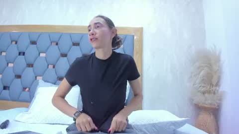 crystal_sm online show from June 9, 2026, 3:07 am