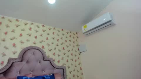Snapshot of crystal_watson0 chatting on May 15, 2026, 1:40 pm Milf Latina online show from May 15, 2026, 1:40 pm