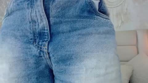 Crystal online show from September 20, 2025, 9:27 pm