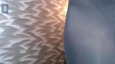 Crystal online show from October 22, 2025, 7:13 pm