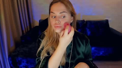 Snapshot of crystalemily chatting on January 3, 2025, 8:11 pm crystalemily online show from January 3, 2025, 8:11 pm