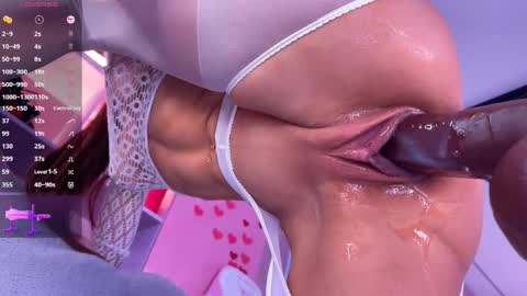 Lana online show from November 4, 2025, 8:24 am