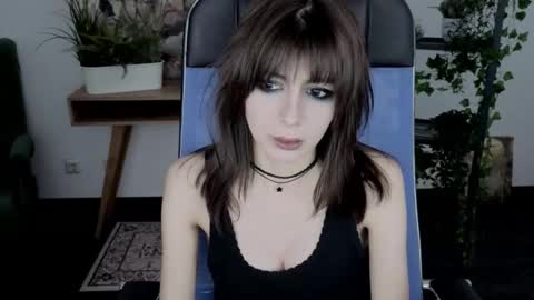 crystallbloom online show from March 2, 2026, 1:29 pm