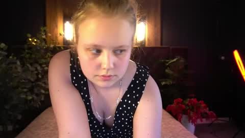 crystallpaws_ online show from May 24, 2026, 5:45 am