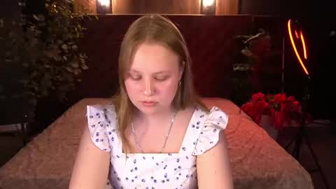 crystallpaws_ online show from June 9, 2026, 5:41 am