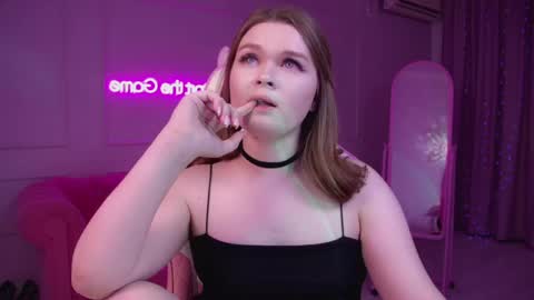 Crystal online show from February 25, 2025, 5:25 pm