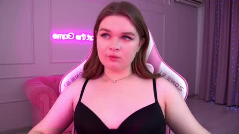 Crystal online show from March 9, 2025, 4:11 pm