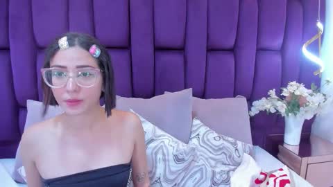 Crystal online show from February 12, 2026, 10:27 pm