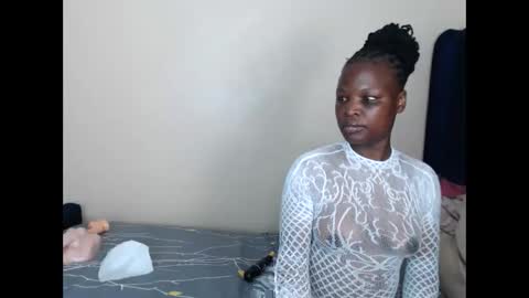 crystalxebony online show from November 13, 2025, 5:06 am