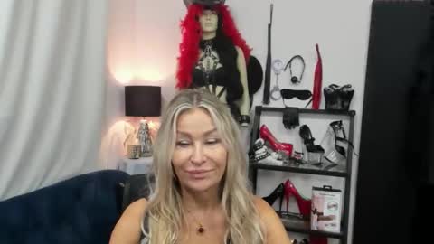 CrystalHotty online show from September 22, 2025, 5:31 am