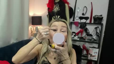 CrystalHotty online show from April 16, 2026, 4:35 am