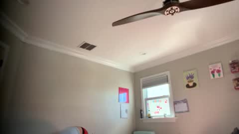 Snapshot of cubanwetdreamdoll chatting on April 20, 2026, 8:10 pm Thick Cuban Laz online show from April 20, 2026, 8:10 pm