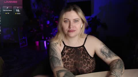 Snapshot of cuddlieschris chatting on December 13, 2024, 1:37 am Chris online show from December 13, 2024, 1:37 am